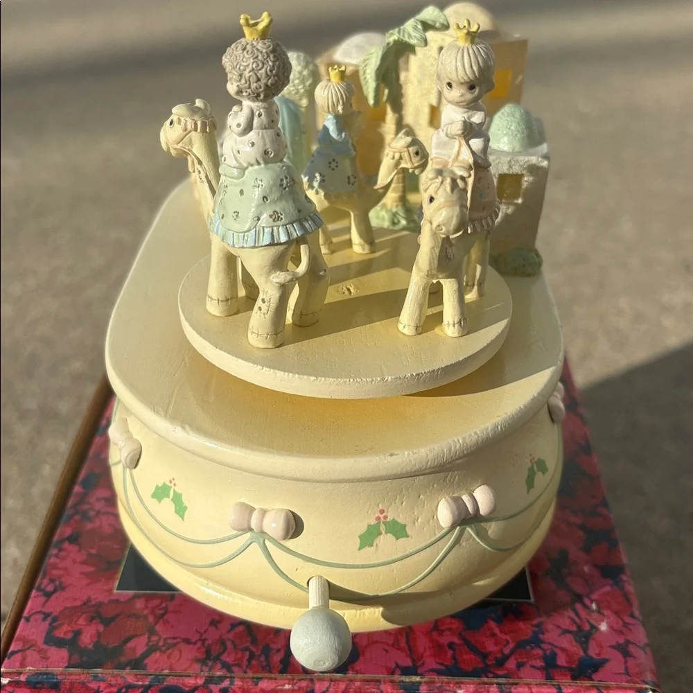 Precious moments nativity lighted action musical "Flight into into Egypt" Ensco - Picture 8 of 17